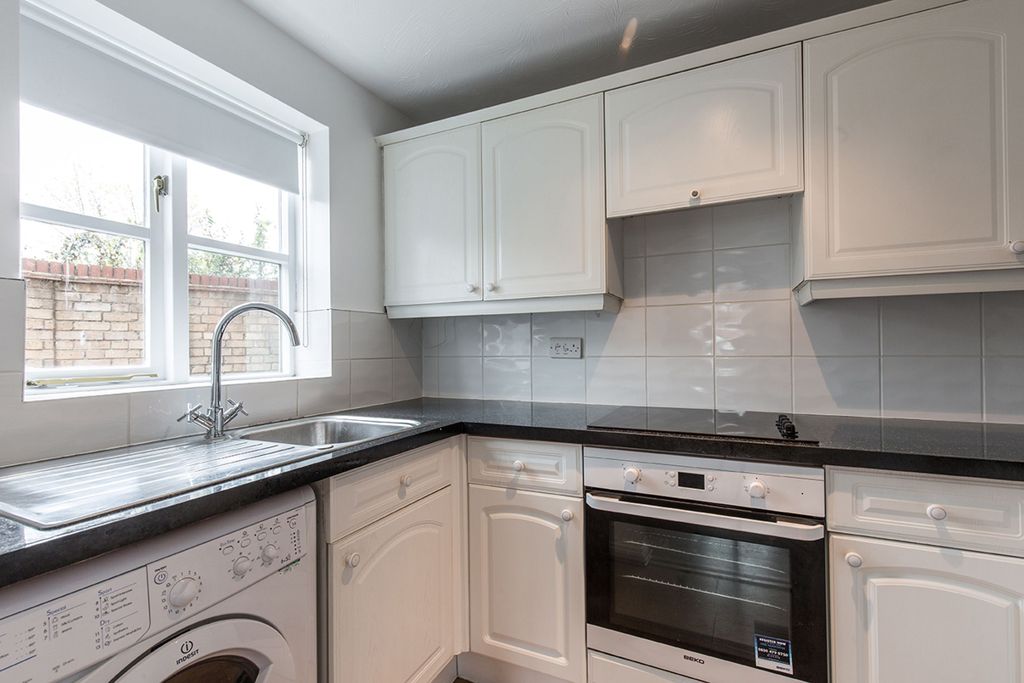 Property photo 2 of 12 Kitchen