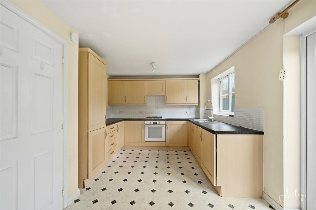 Property photo 3 of 21 Kitchen/Breakfast Room