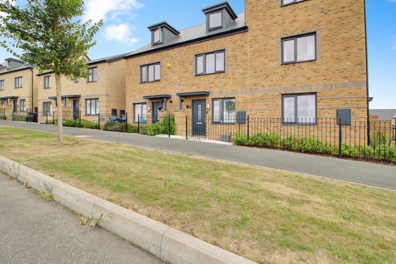 Property photo 1 of 15 Photo 6