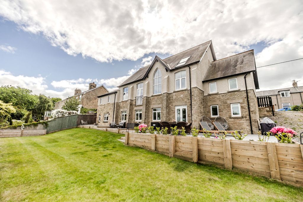 Property photo 2 of 44