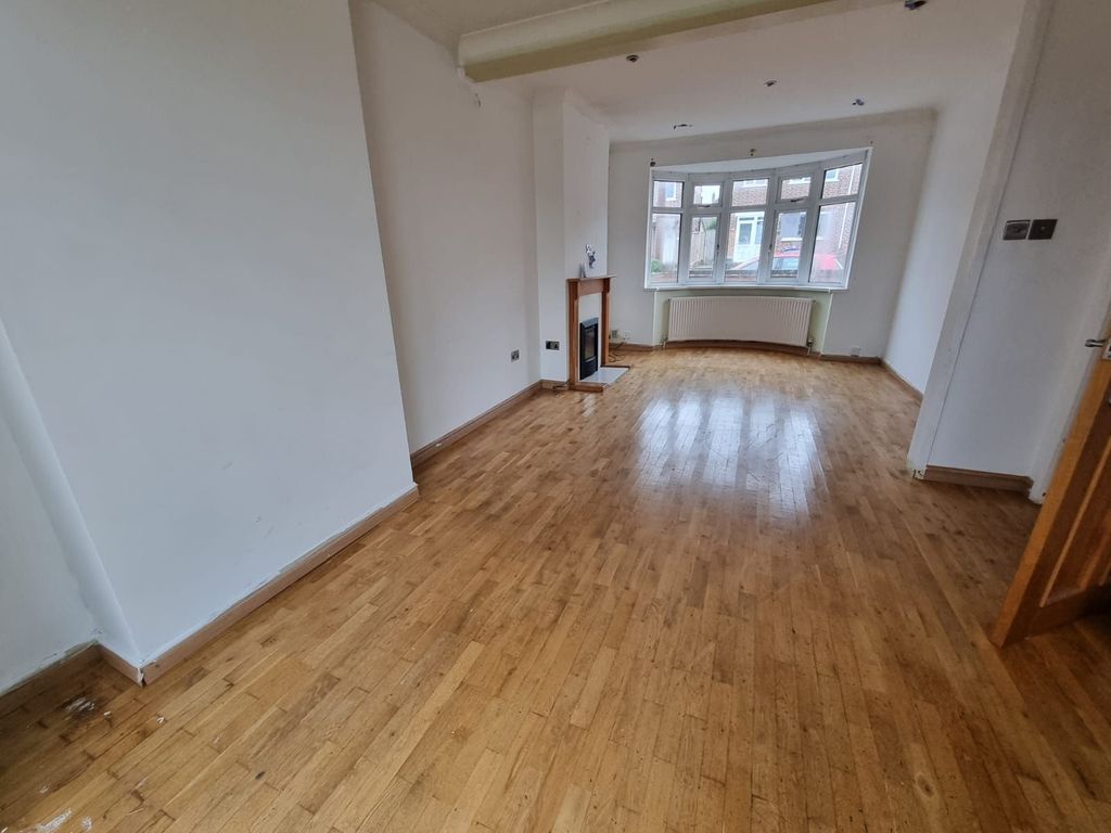 Property photo 3 of 11 Photograph 3