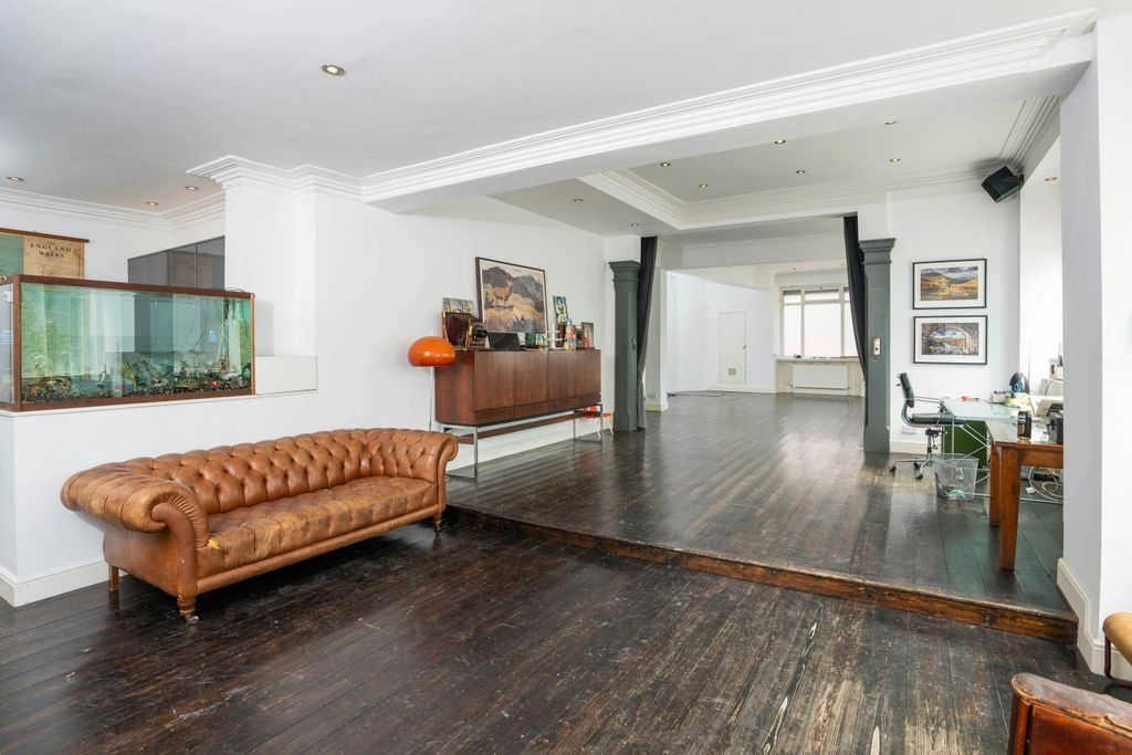 Property photo 3 of 12 2.Jpg