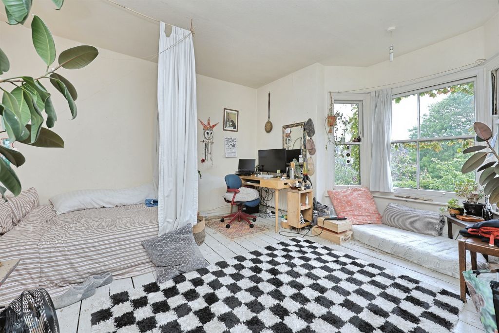 Property photo 2 of 33