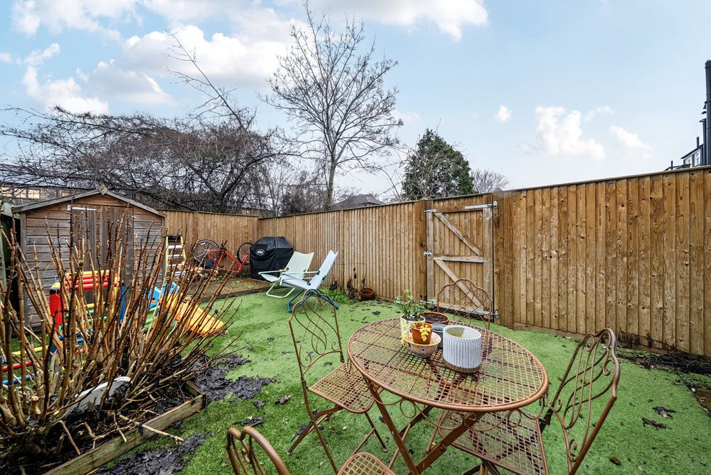 Property photo 3 of 11 Garden