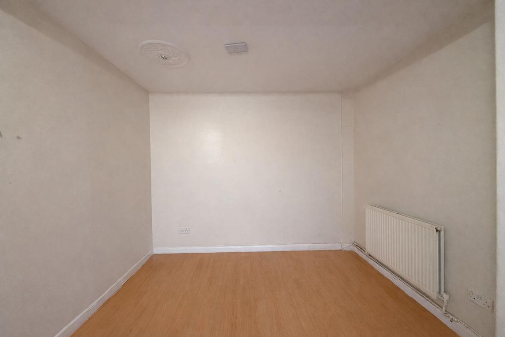 Property photo 3 of 9 Living Room Otherside.Png