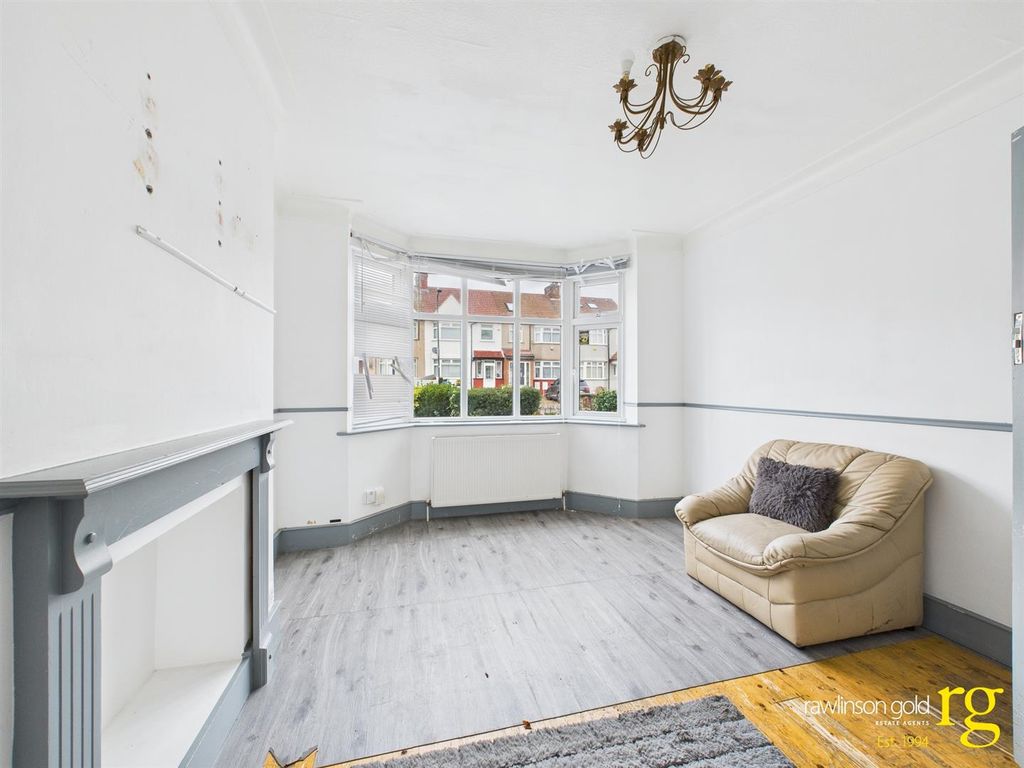 Property photo 3 of 12 Cam02900G0-Pr0301-Still004.Jpg