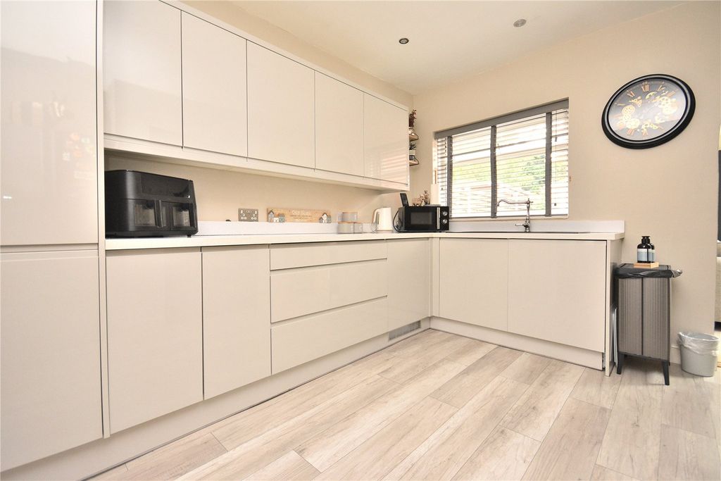 Property photo 3 of 18 Picture No. 11