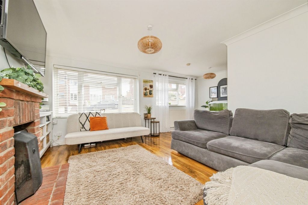 Property photo 2 of 17