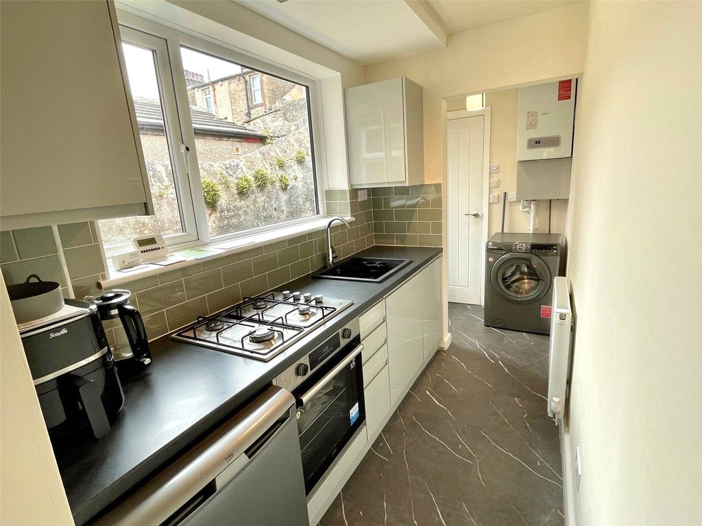 Property photo 3 of 16 Kitchen