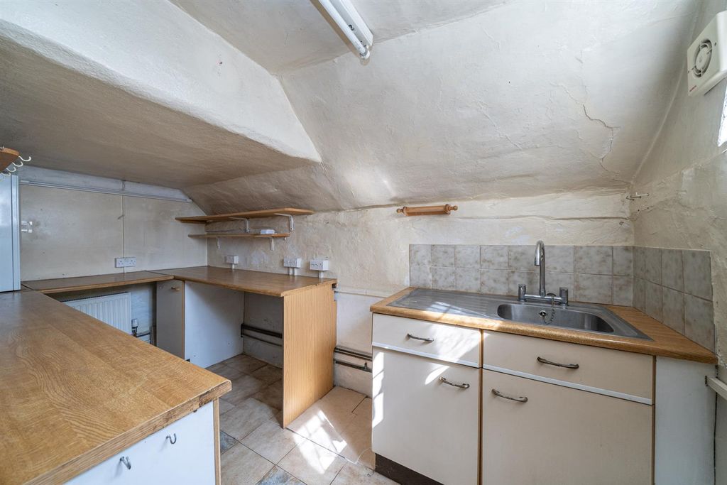 Property photo 3 of 24 Kitchen