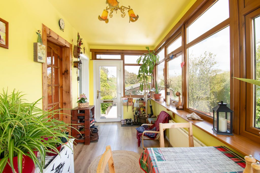 Property photo 2 of 25