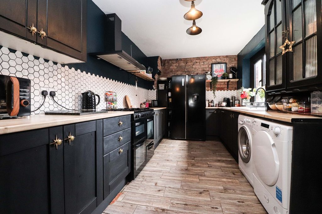 Property photo 3 of 20 Kitchen