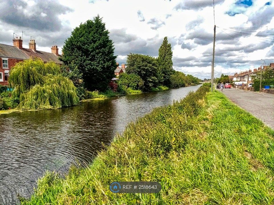 Property photo 2 of 15 Windsor Bank Waterway