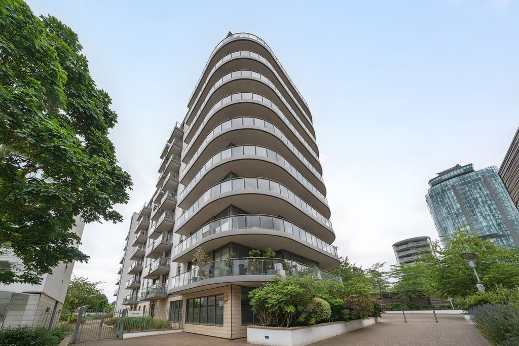 Property photo 1 of 16 1318520-1-686531c...