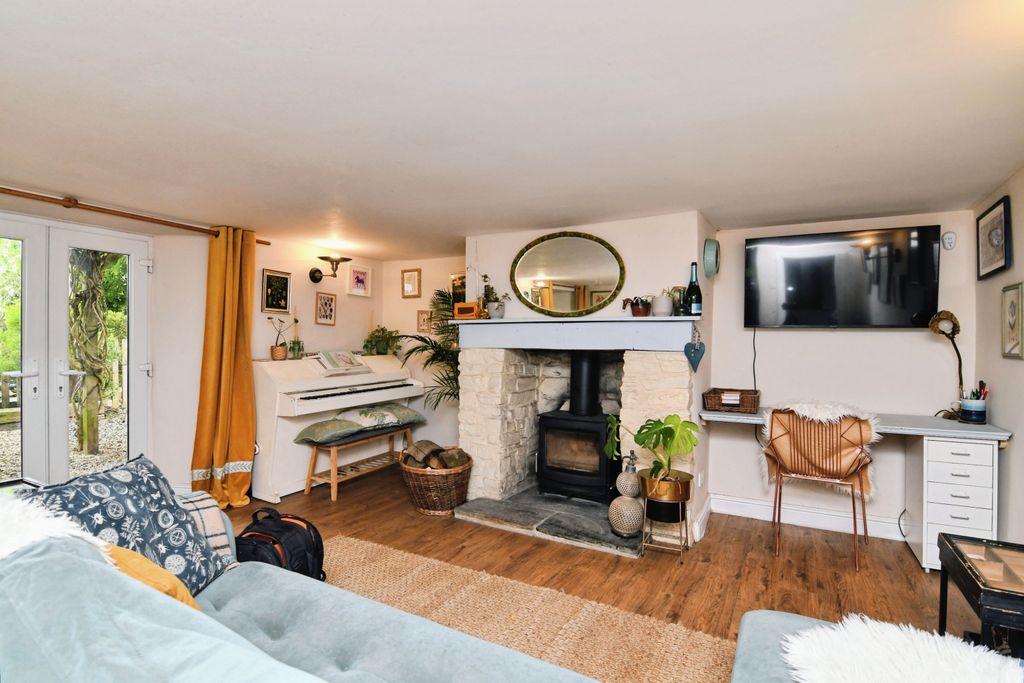 Property photo 2 of 26