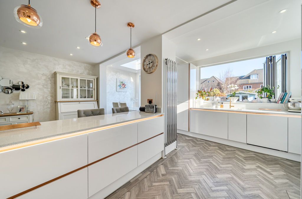 Property photo 2 of 21 Kitchen