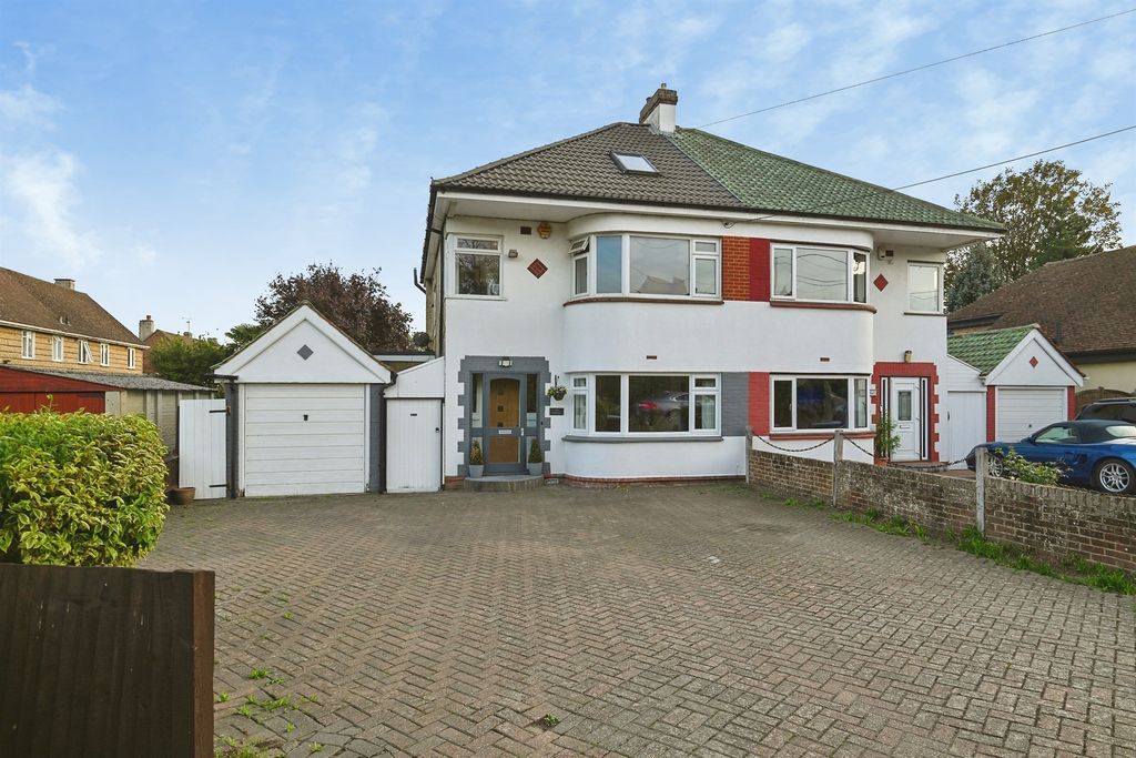 Property photo 1 of 18