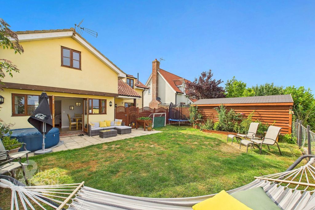 Property photo 2 of 33