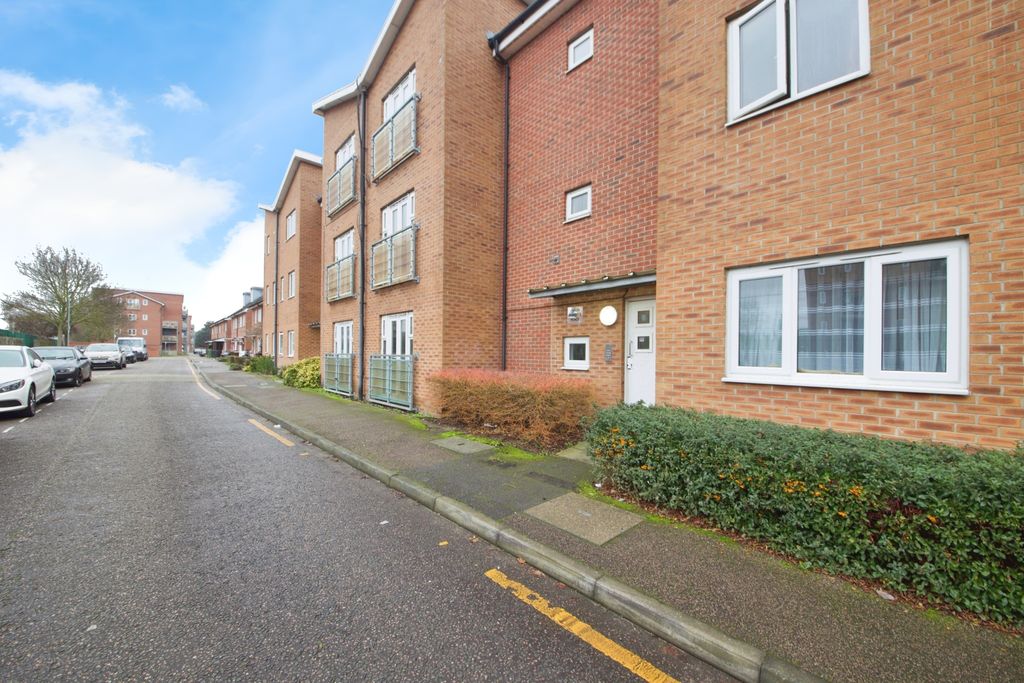 Property photo 2 of 17