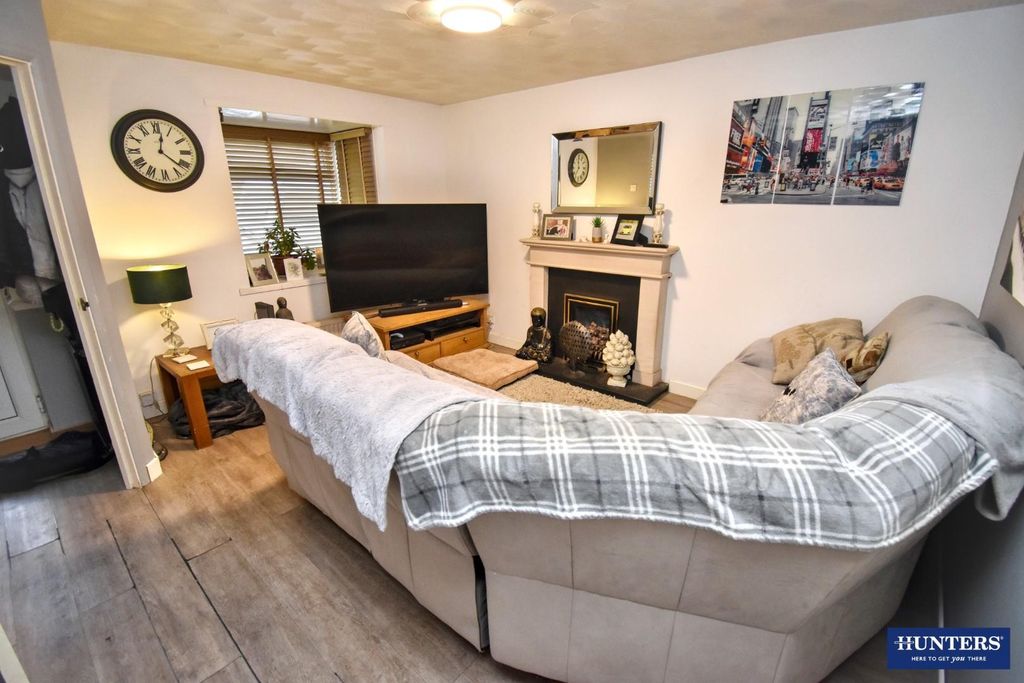 Property photo 3 of 13 Living Room