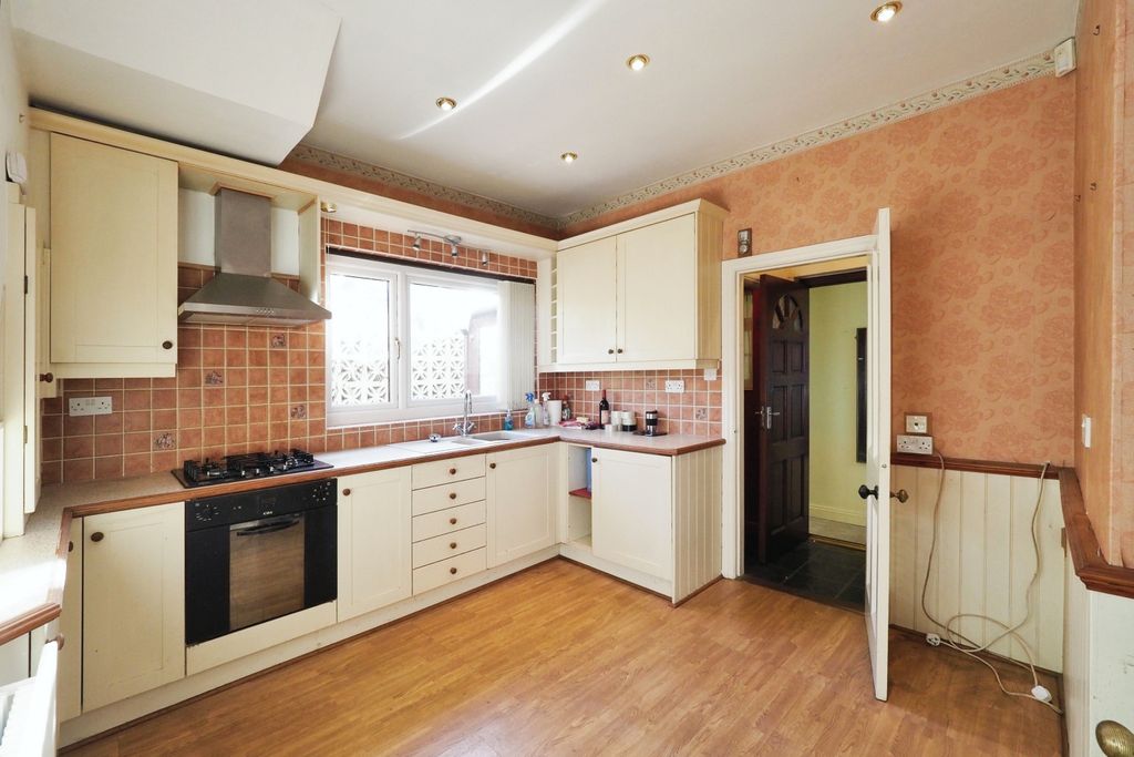 Property photo 2 of 20 Onp53500