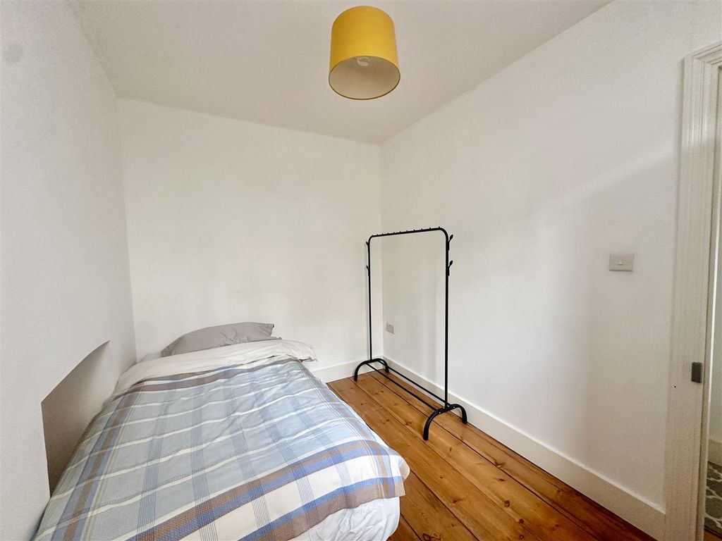 Property photo 2 of 28