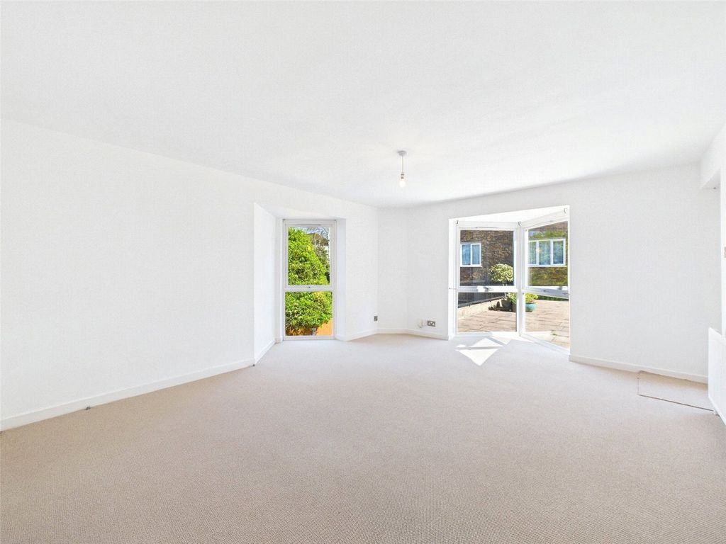 Property photo 2 of 11 Picture No. 03