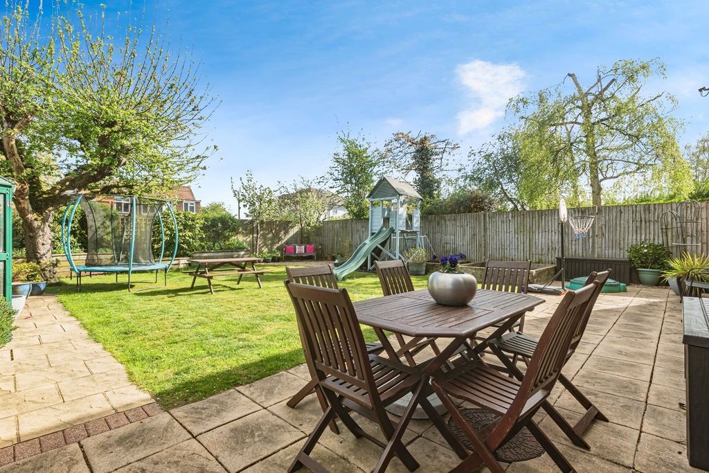 Property photo 2 of 23