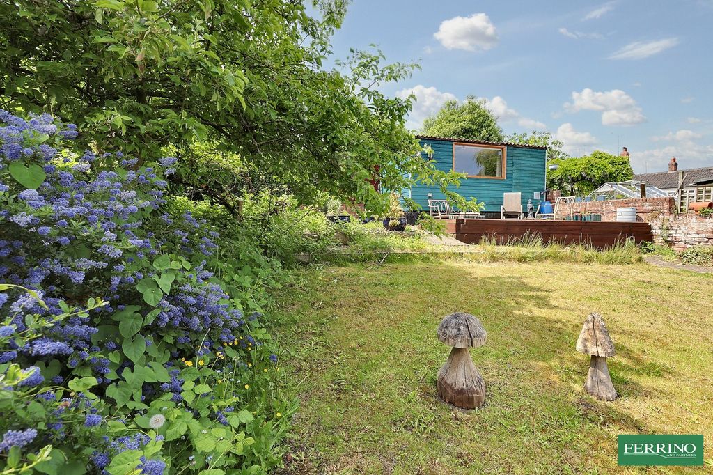 Property photo 2 of 27 Garden