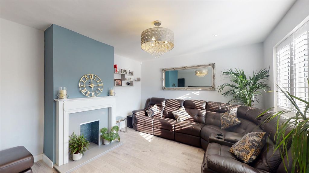 Property photo 2 of 17 Living Room