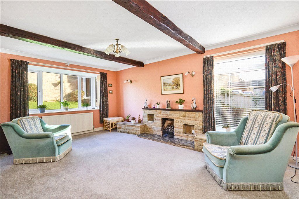 Property photo 2 of 18 Sitting Room