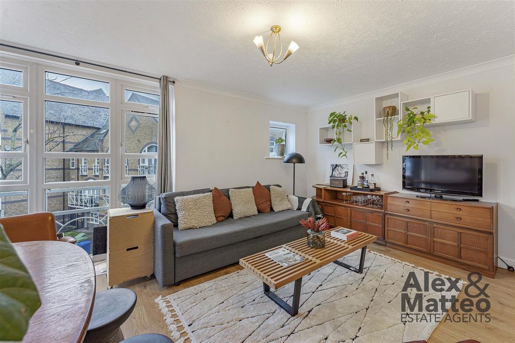 Property photo 3 of 13 Derwent Court