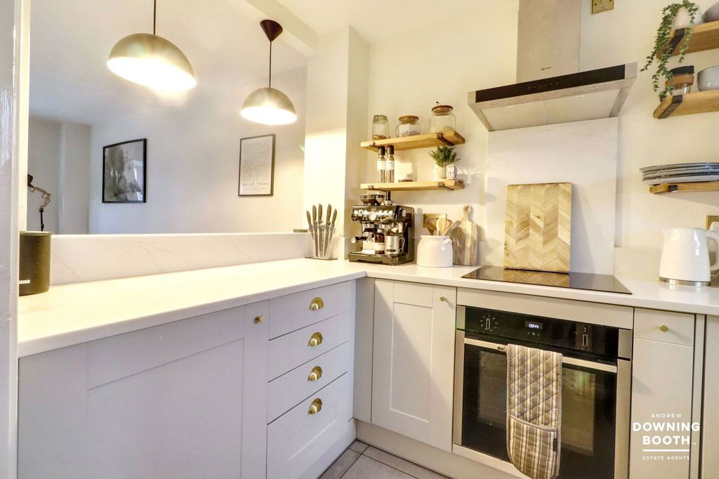 Property photo 2 of 28