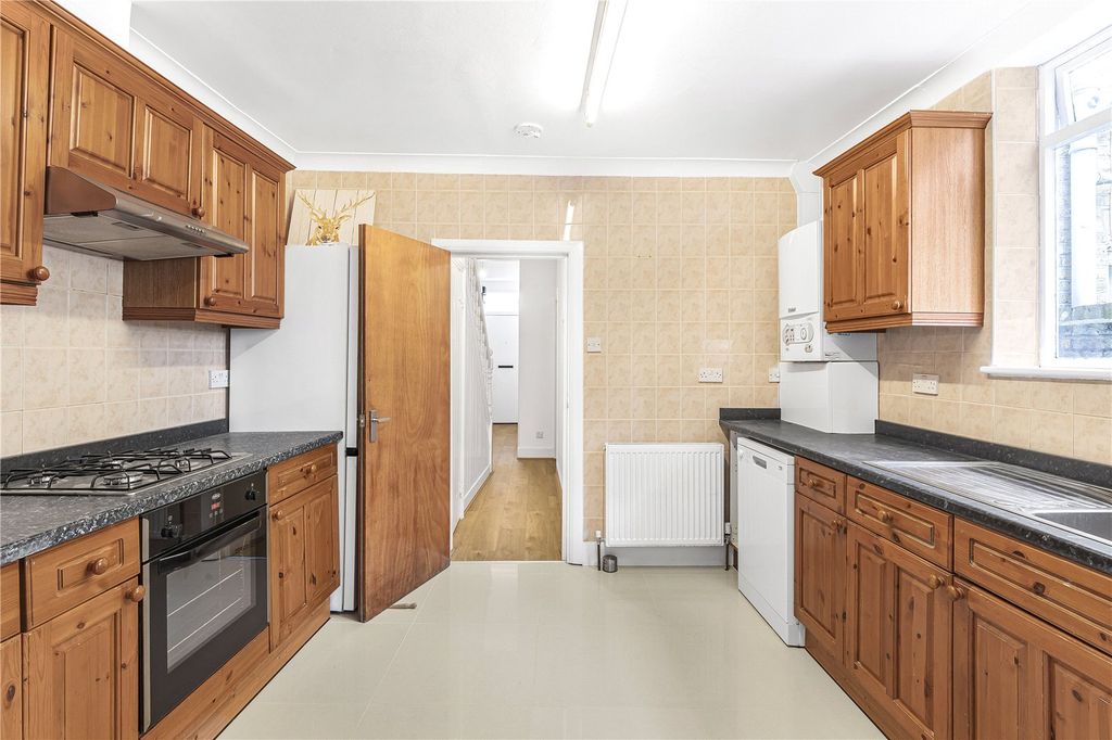 Property photo 3 of 23 Kitchen