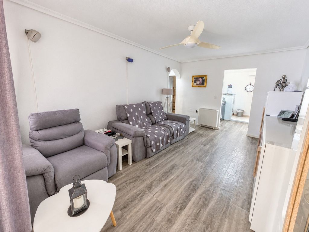 Property photo 2 of 33