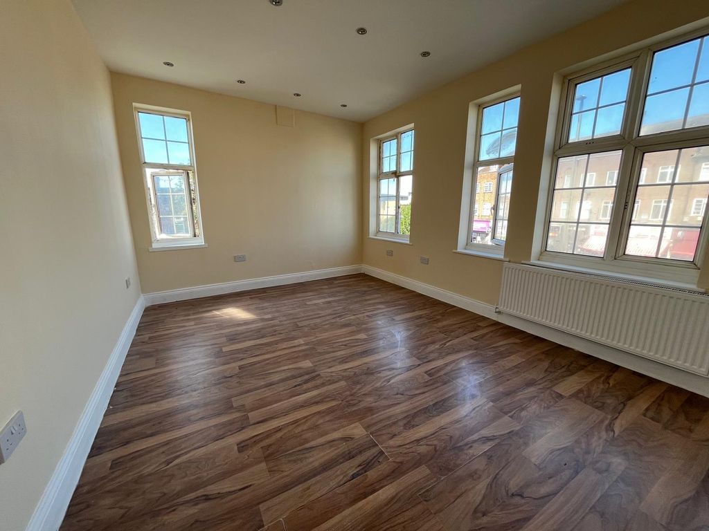 Property photo 2 of 8 d2c66Fb8-3666-453B-Aeed-E98Bfae24244