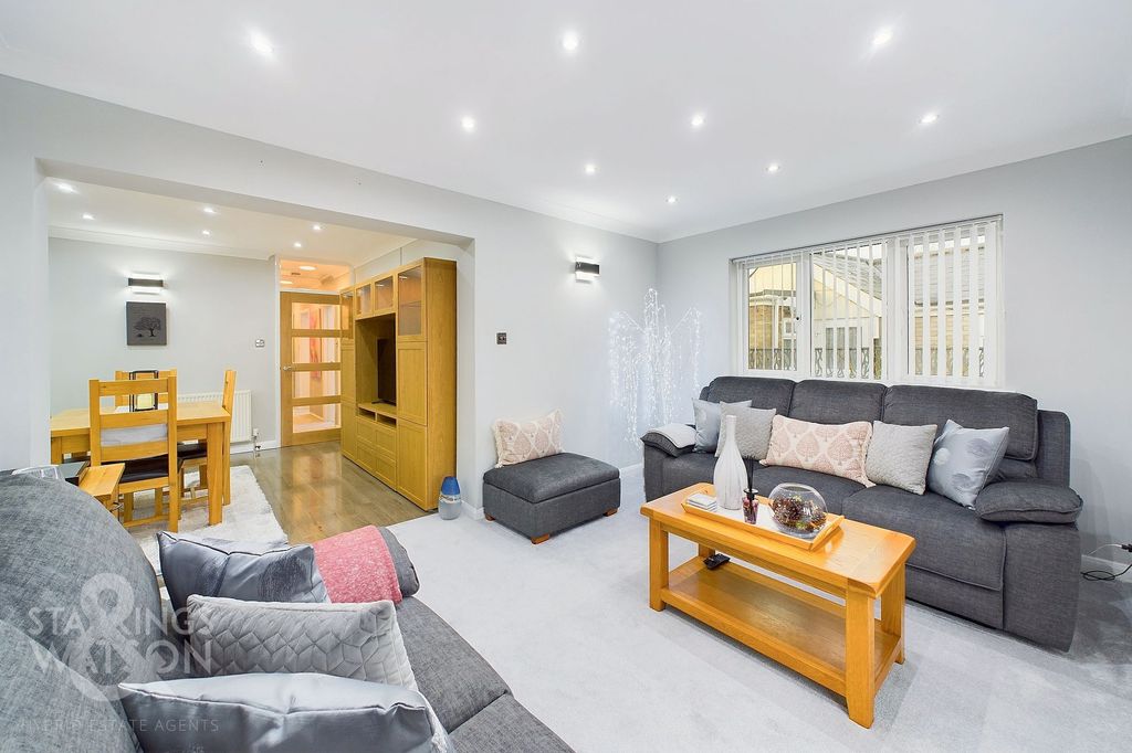 Property photo 2 of 33