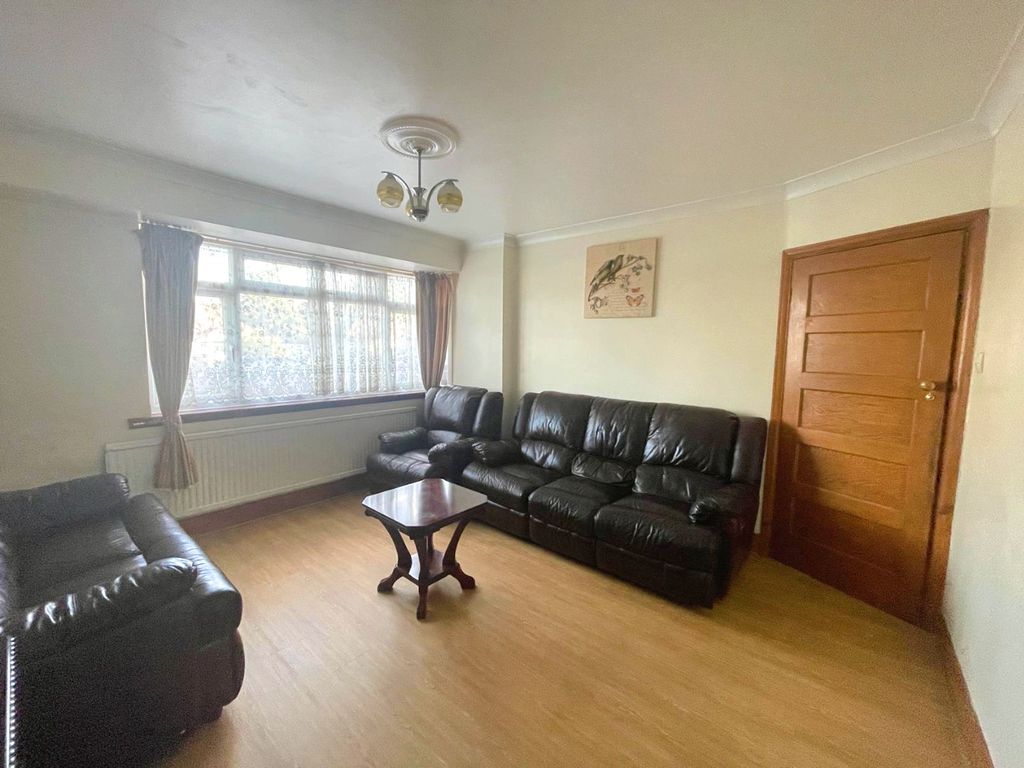 Property photo 1 of 9 4560611