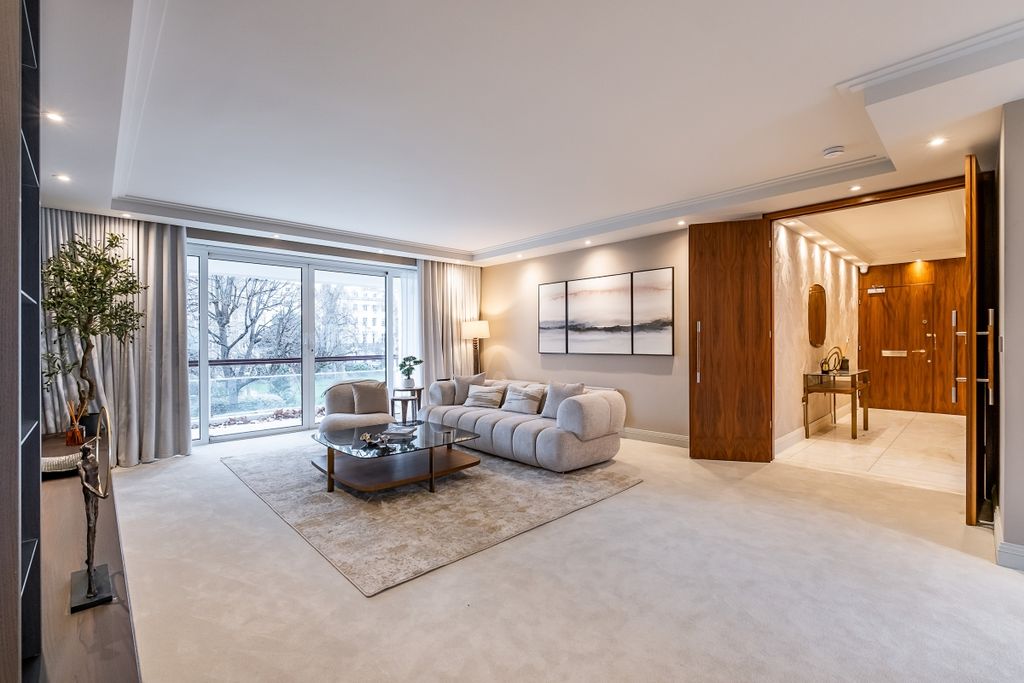 Property photo 1 of 15 Reception