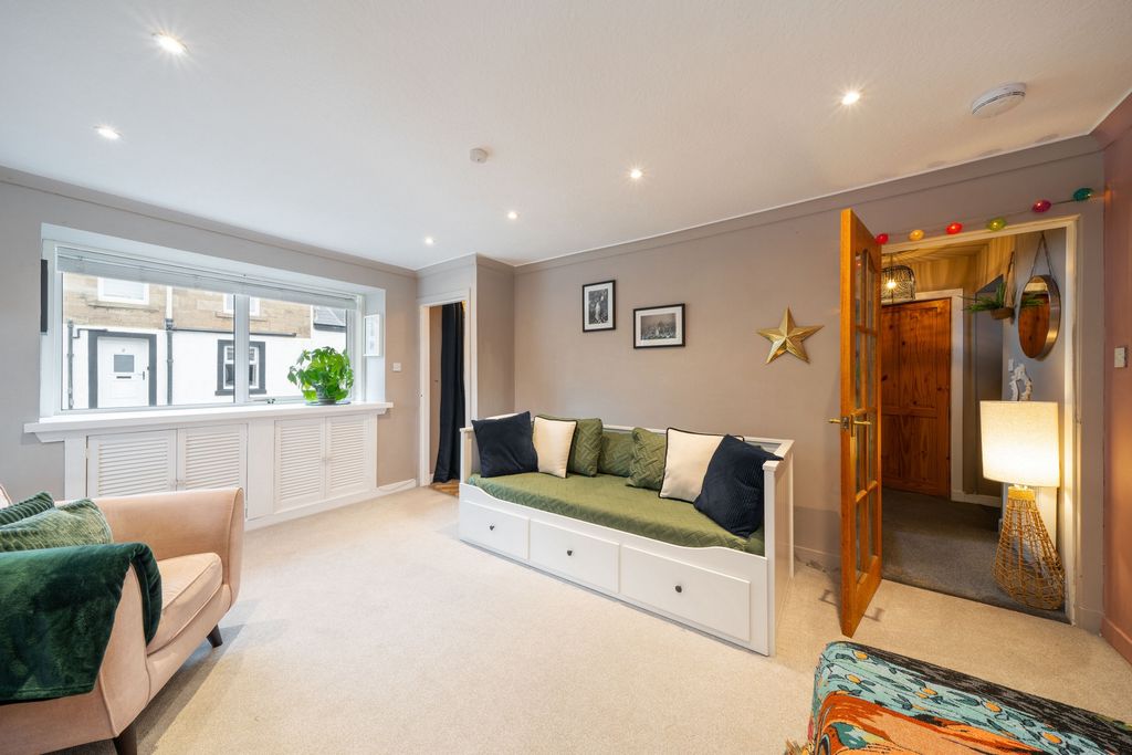 Property photo 3 of 17 Photo 8