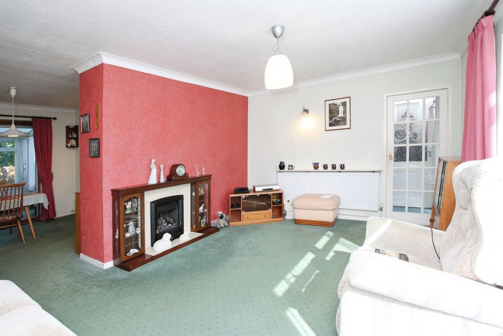 Property photo 2 of 17