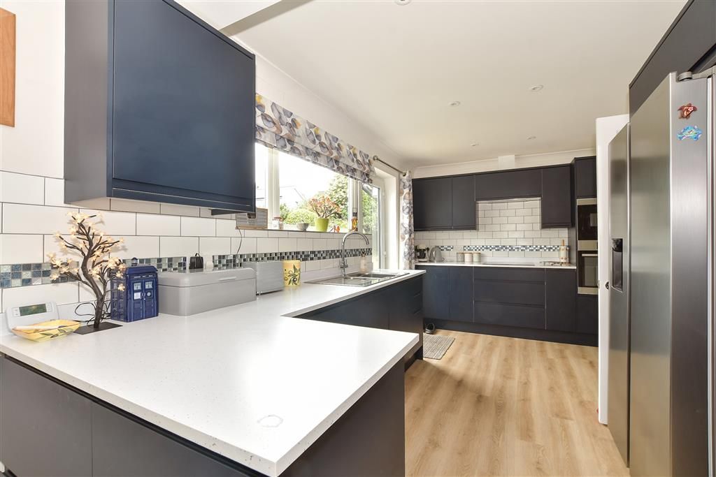 Property photo 1 of 6 Kitchen