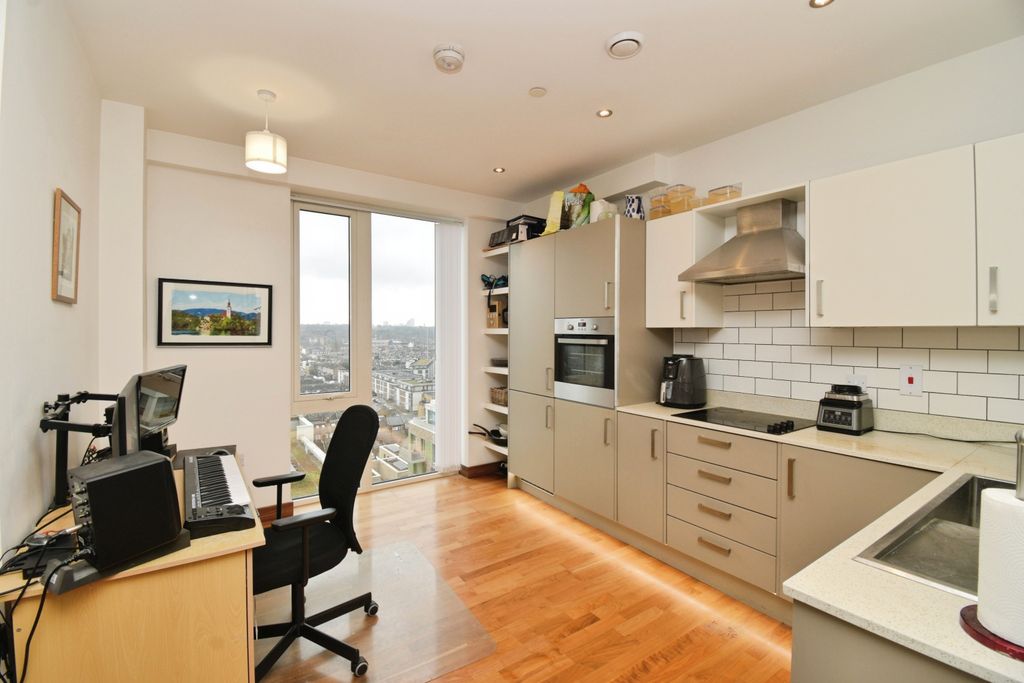 Property photo 3 of 20