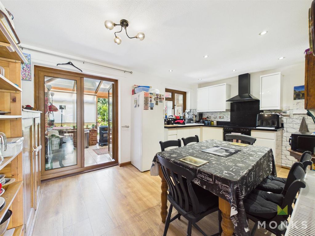 Property photo 3 of 18 Cam01420G0-Pr0939-Still013.Jpg