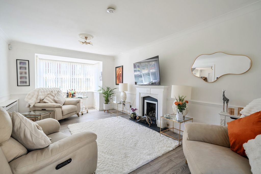 Property photo 2 of 15 Sitting Room