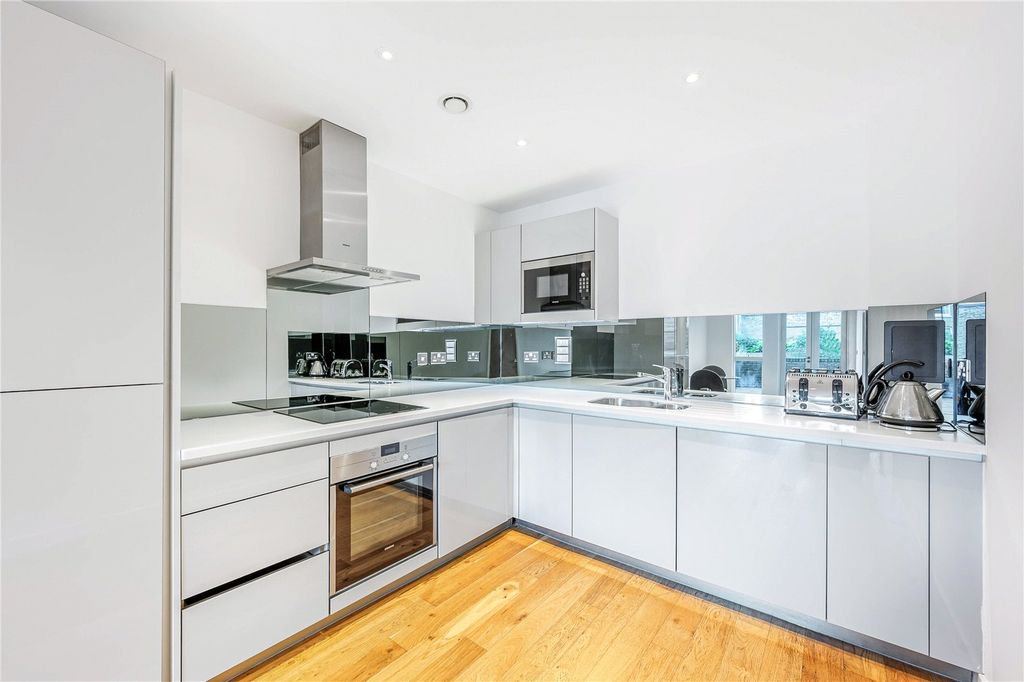 Property photo 2 of 14 Kitchen