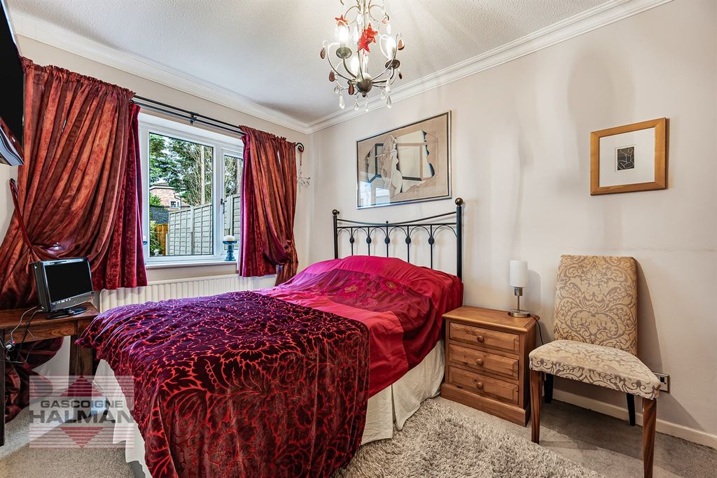 Property photo 2 of 14 Bedroom