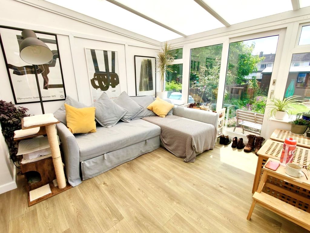 Property photo 3 of 11 Conservatory