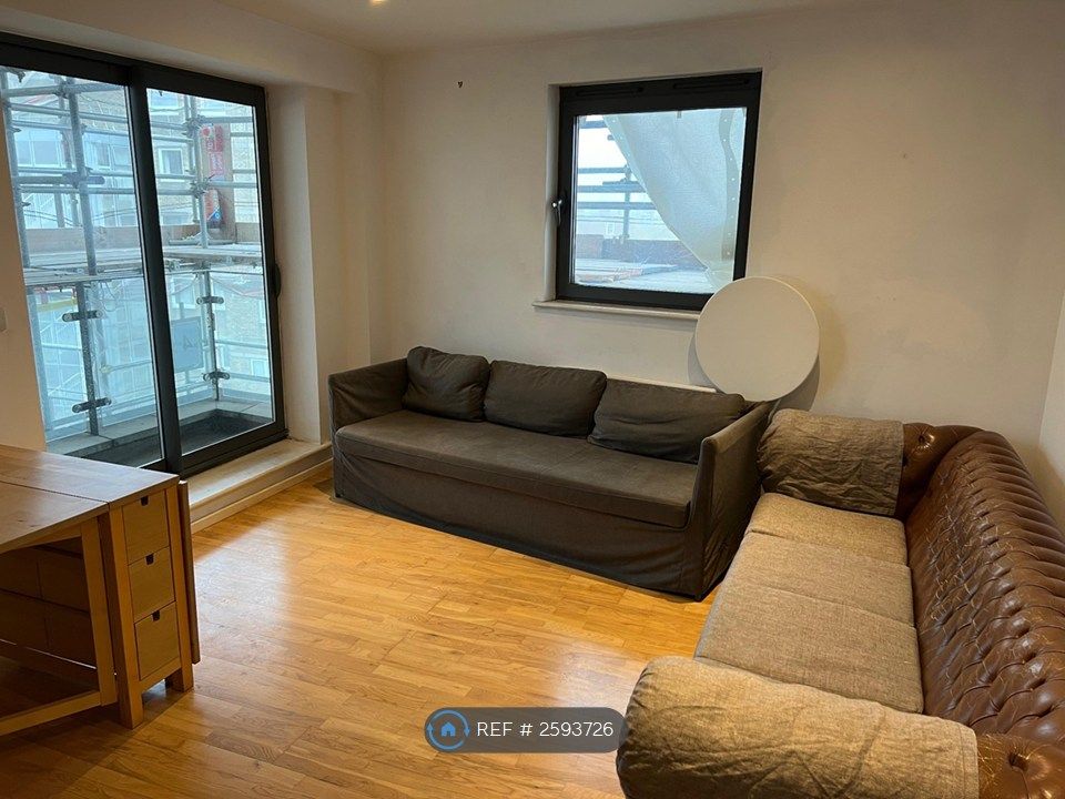 Property photo 1 of 6 Living Room