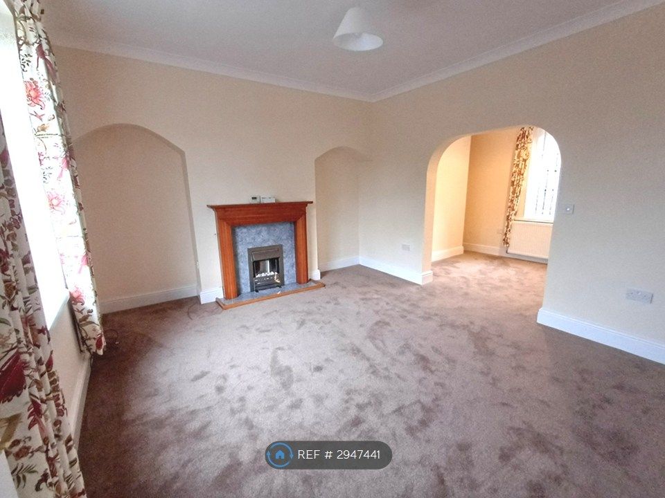 Property photo 1 of 6 Living Room